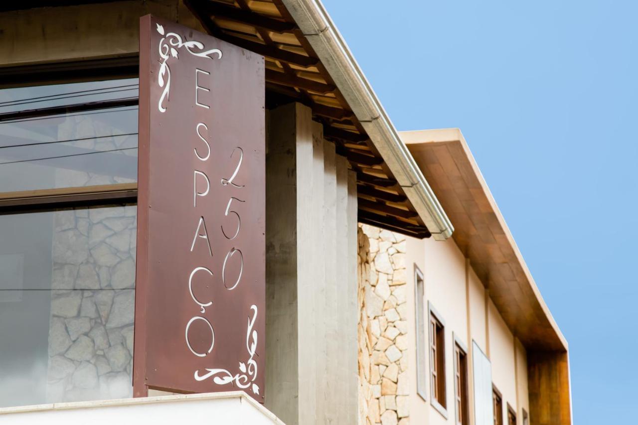 Espaco 250 - Apto Mobiliado, 3 Quartos, Sendo Uma Suite, Banheiro Social, Cozinha Completa, Sala De Estar, Ar Condicionado, Tv E Internet Tiradentes Eksteriør billede