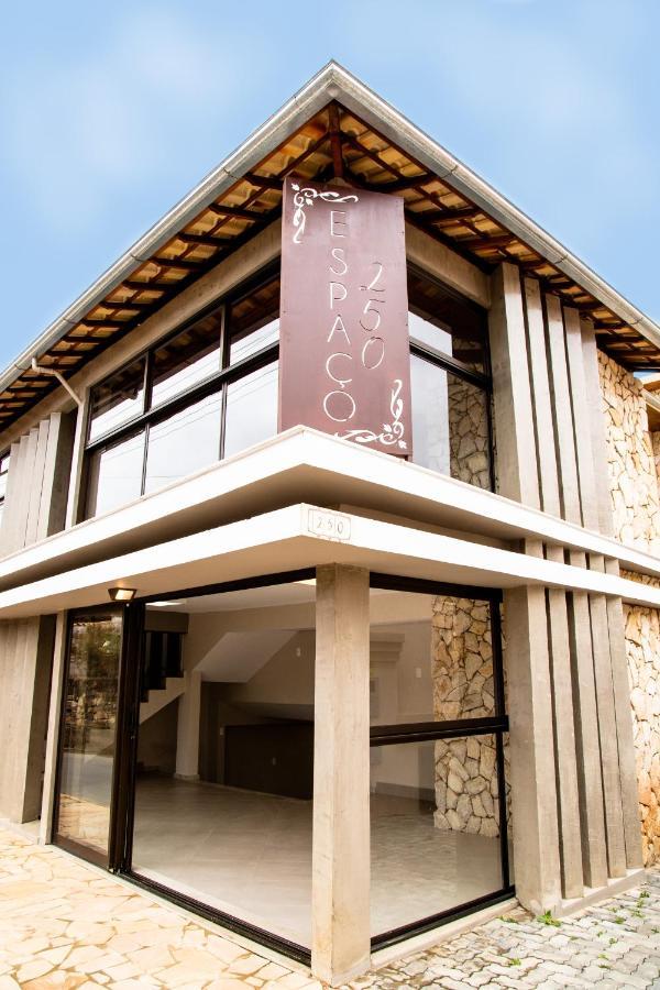 Espaco 250 - Apto Mobiliado, 3 Quartos, Sendo Uma Suite, Banheiro Social, Cozinha Completa, Sala De Estar, Ar Condicionado, Tv E Internet Tiradentes Eksteriør billede