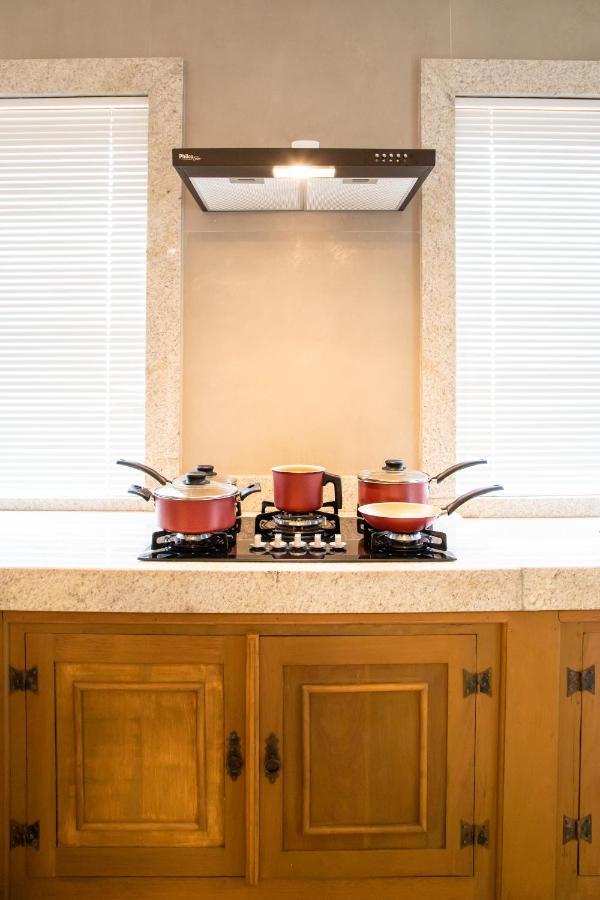 Espaco 250 - Apto Mobiliado, 3 Quartos, Sendo Uma Suite, Banheiro Social, Cozinha Completa, Sala De Estar, Ar Condicionado, Tv E Internet Tiradentes Eksteriør billede